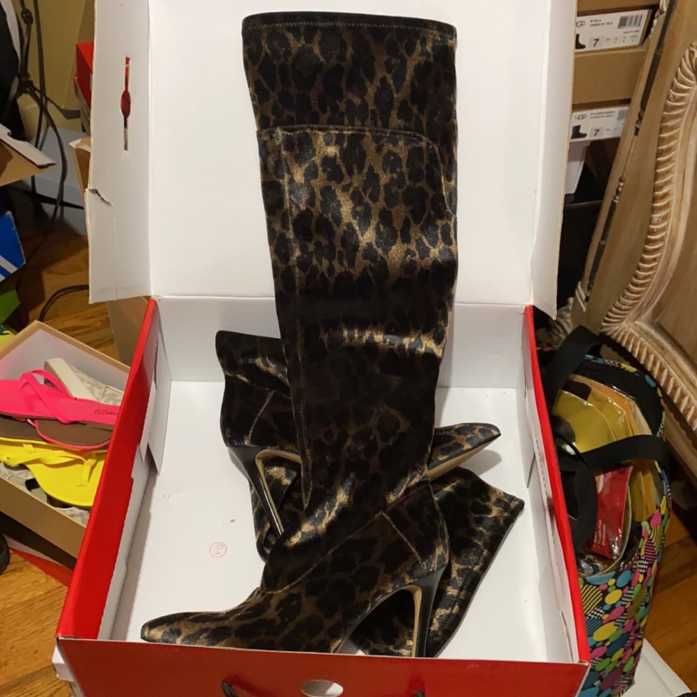 Shoes - Picture 2 of 4